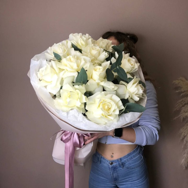11 Белых французских роз "Вайт найс" в Иркутске