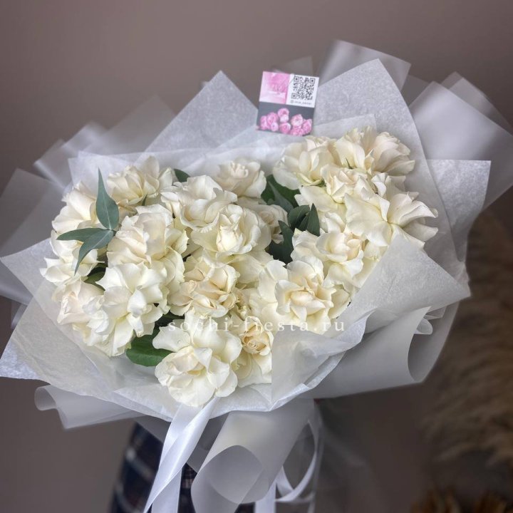 21 французских роз с эвкалиптом в Иркутске