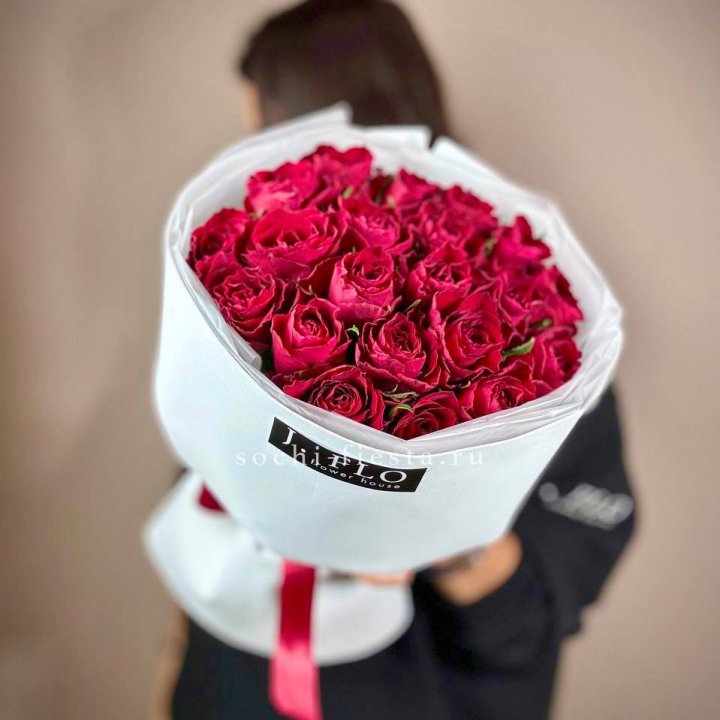 Букет красных роз мадам ред в Иркутске