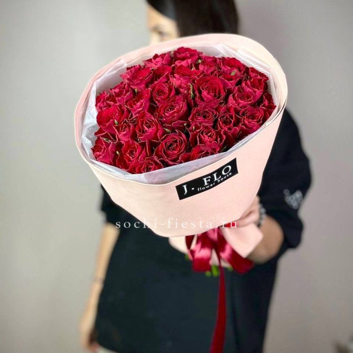 35 кенийских роз в Иркутске