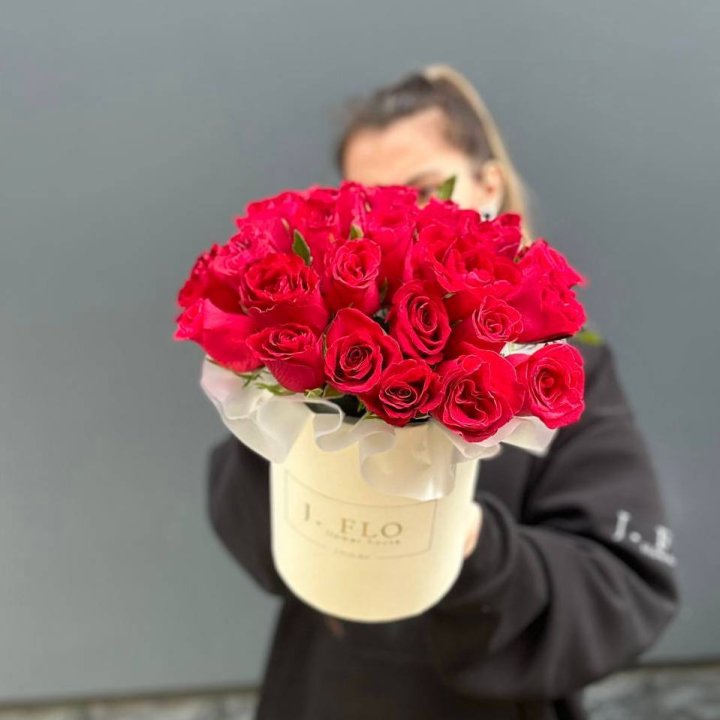 27 кенийских роз в боксе в Иркутске