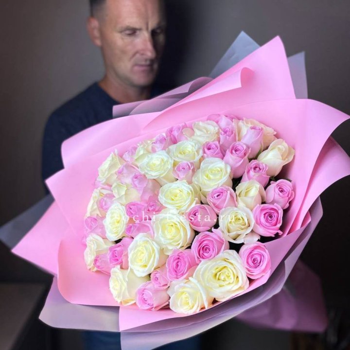 51 белых и розовых роз в Иркутске