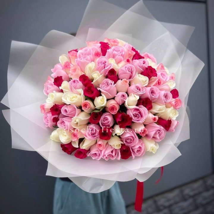 101 разноцветная роза "Карусель" в Иркутске