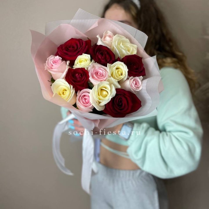 15 роз "Карусель" в Иркутске