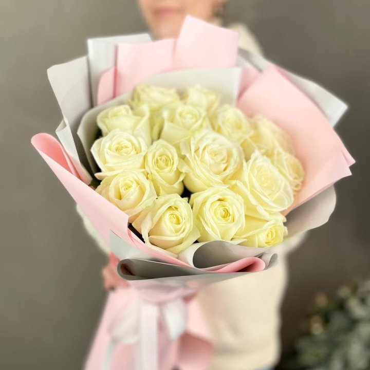 15 белых роз пудра в Иркутске