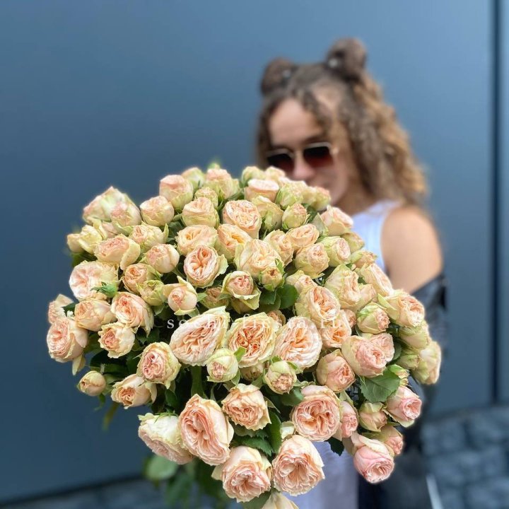 25 пионовидных роз в Иркутске