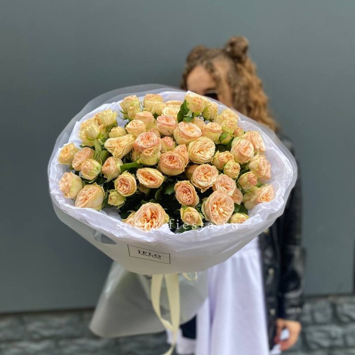 15 пионовидных роз в Иркутске