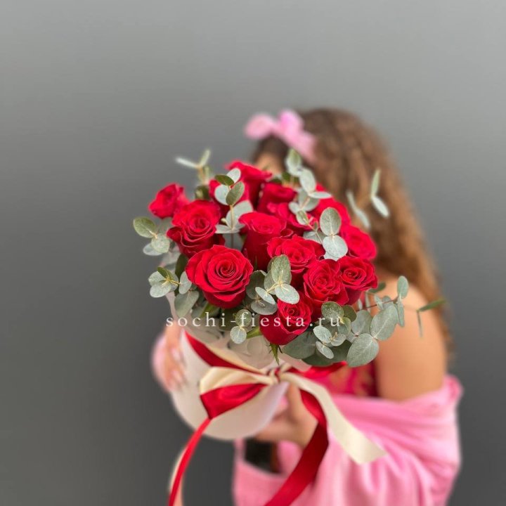 15 Красных роз в боксе №2 в Иркутске