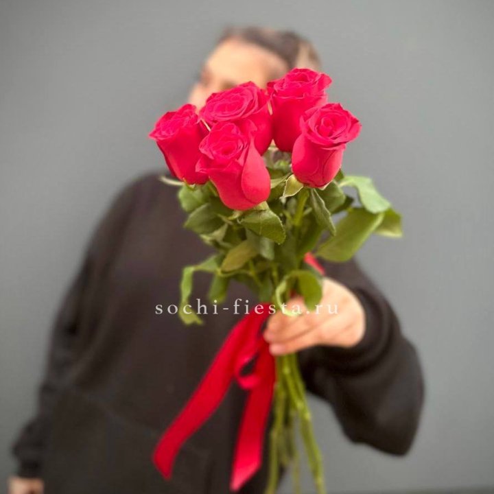 Букет 5 красных роз  в Иркутске