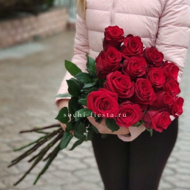 15 высоких красных роз в Иркутске