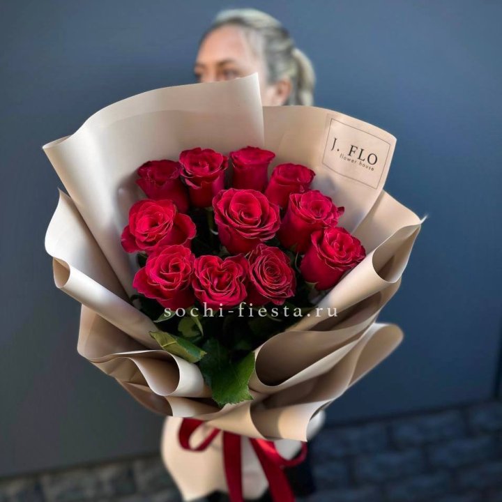 Букет красных роз "Наоми" в Иркутске