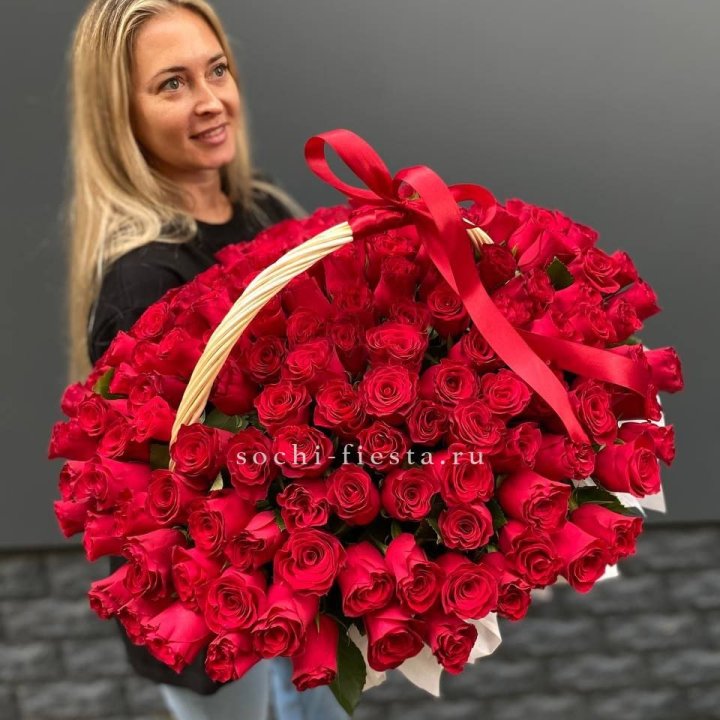 151 красная  роза в корзине в Иркутске