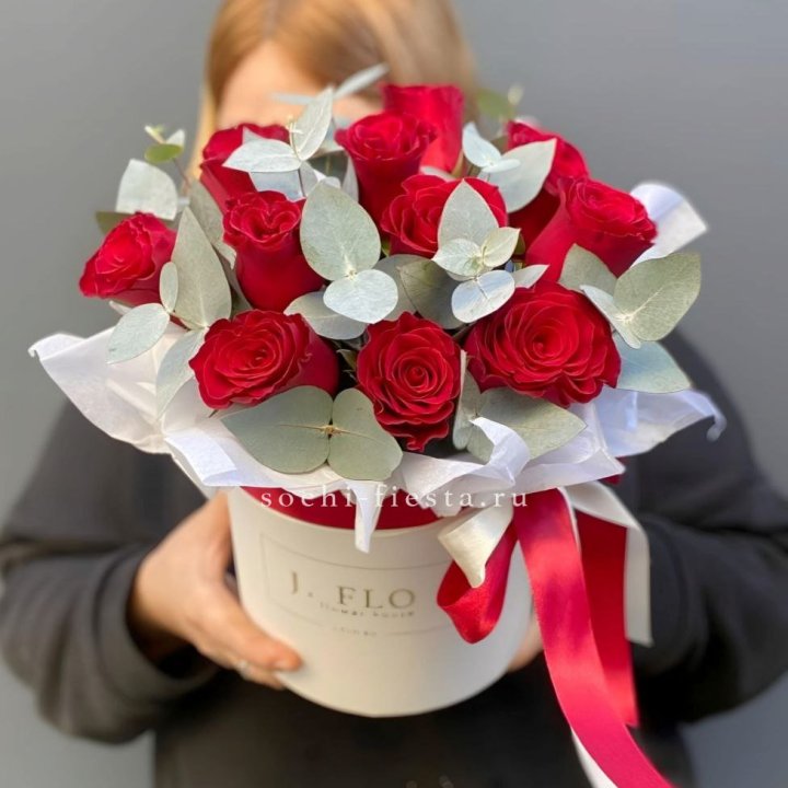 11 роз в шляпной коробке в Иркутске