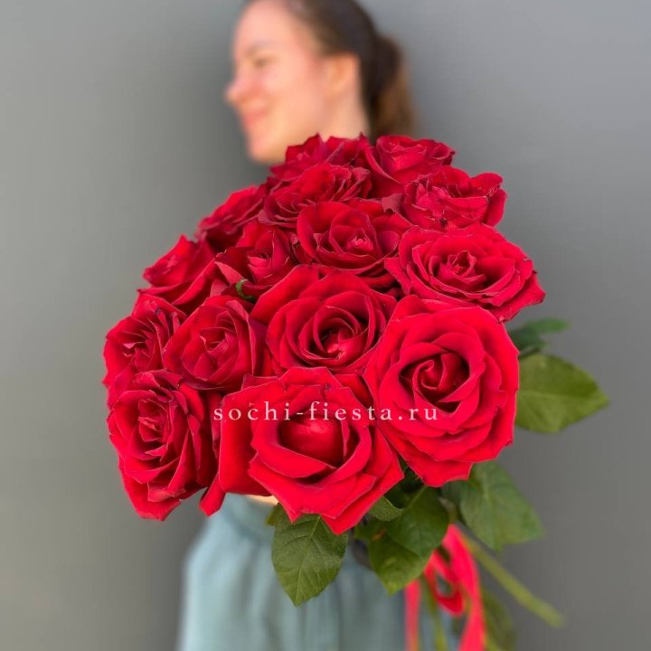 15 красных роз под ленту в Иркутске