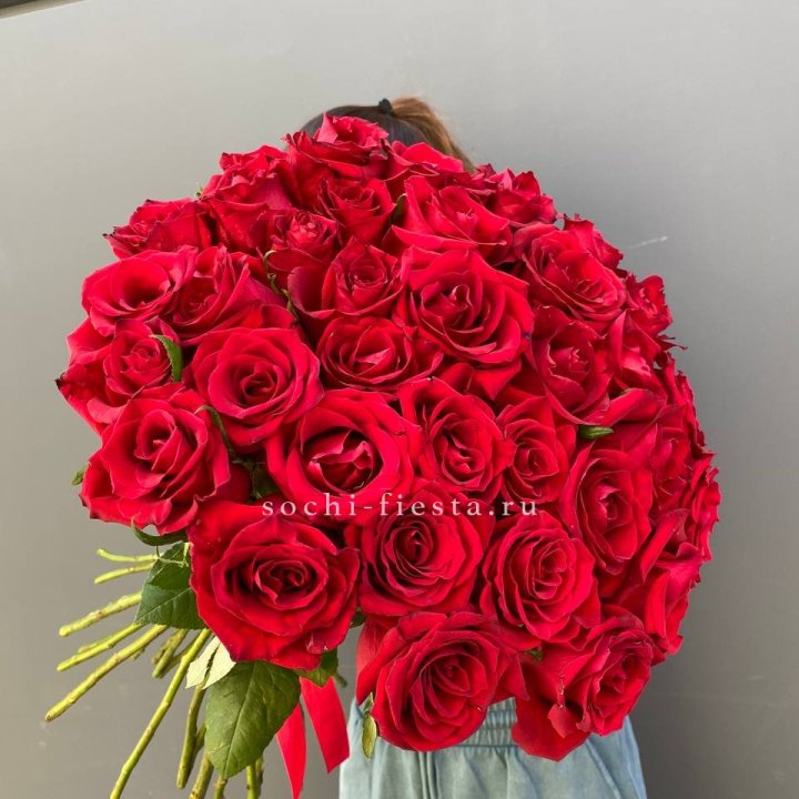 35 красных роз под ленту в Иркутске