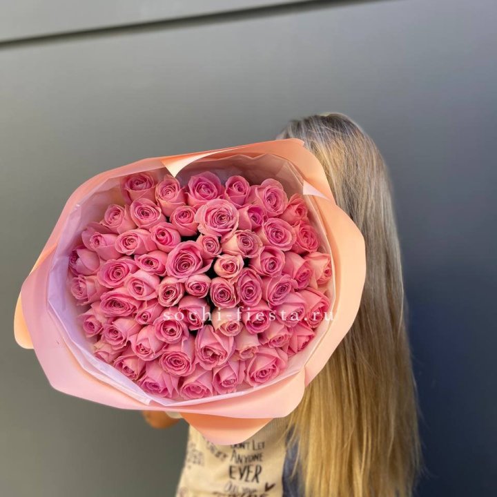 55 розовых роз в Иркутске