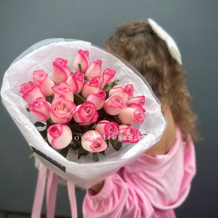 21 розовые розы Венди  в оформлении в Иркутске