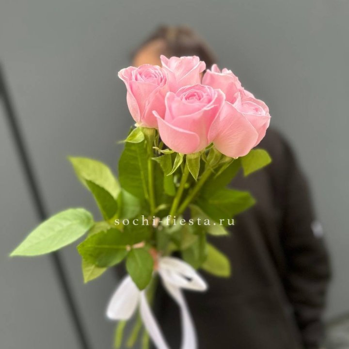 Букет 5 розовых роз  в Иркутске