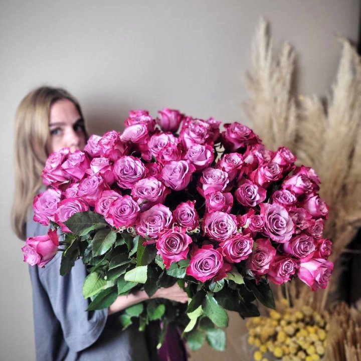 Охапка высоких роз Деп перпел в Иркутске