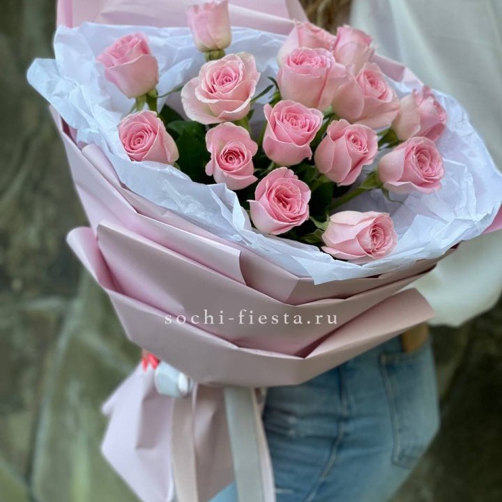 Розовые розы в авторском оформлении в Иркутске