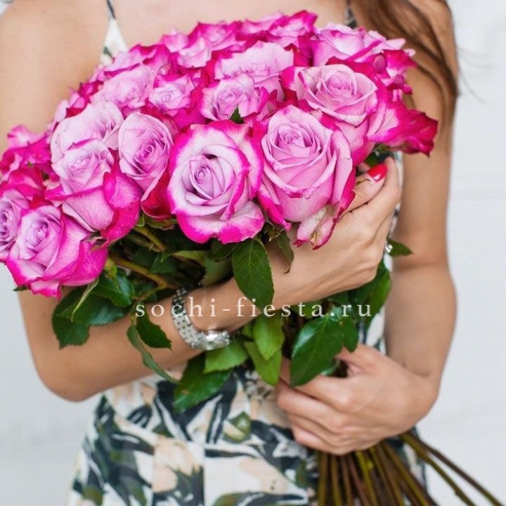 Букет высоких роз Ди перпел в Иркутске