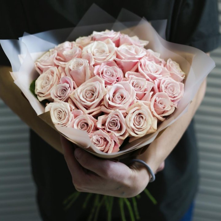 27 кремовых роз в Иркутске