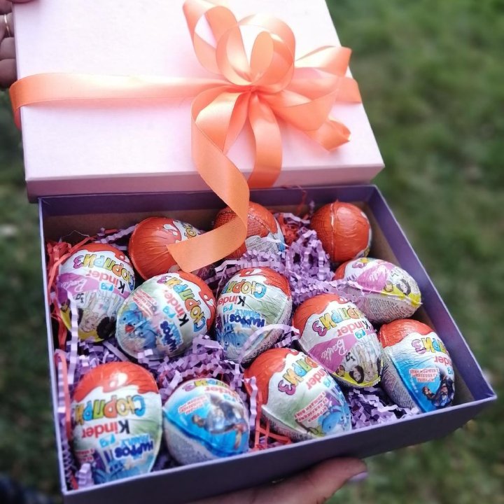 Коробка с киндерами в Иркутске