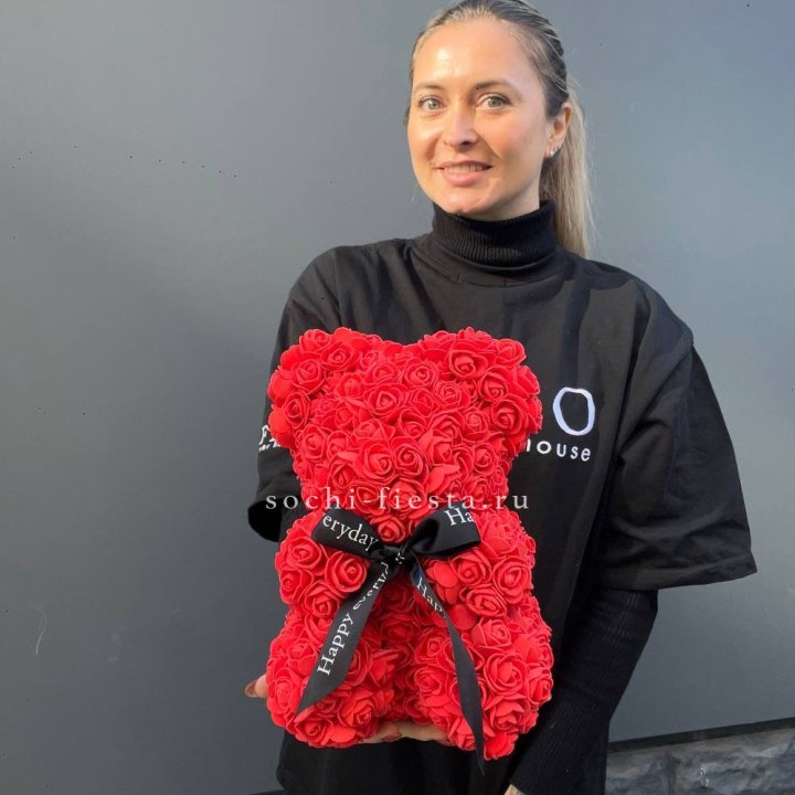Медведь из роз красный в Иркутске