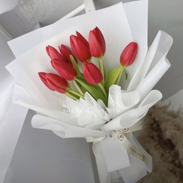 Букет красных тюльпанов в Иркутске
