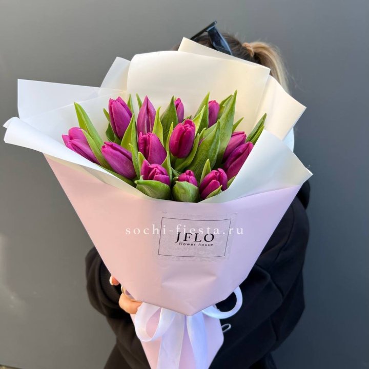 15 пурпурных тюльпанов в Иркутске
