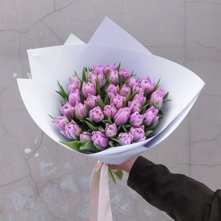 35 сиреневых тюльпанов в Иркутске