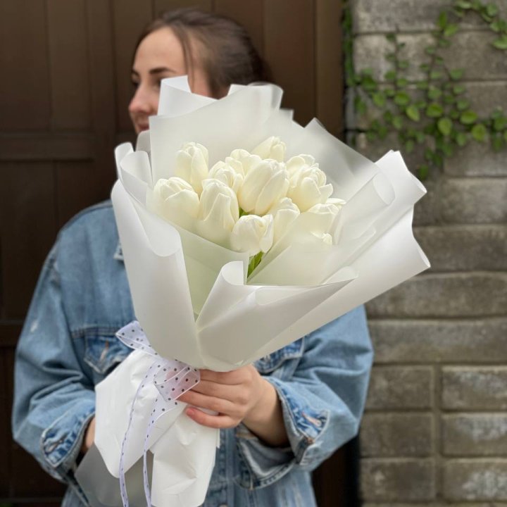Букет белоснежных тюльпанов в Иркутске